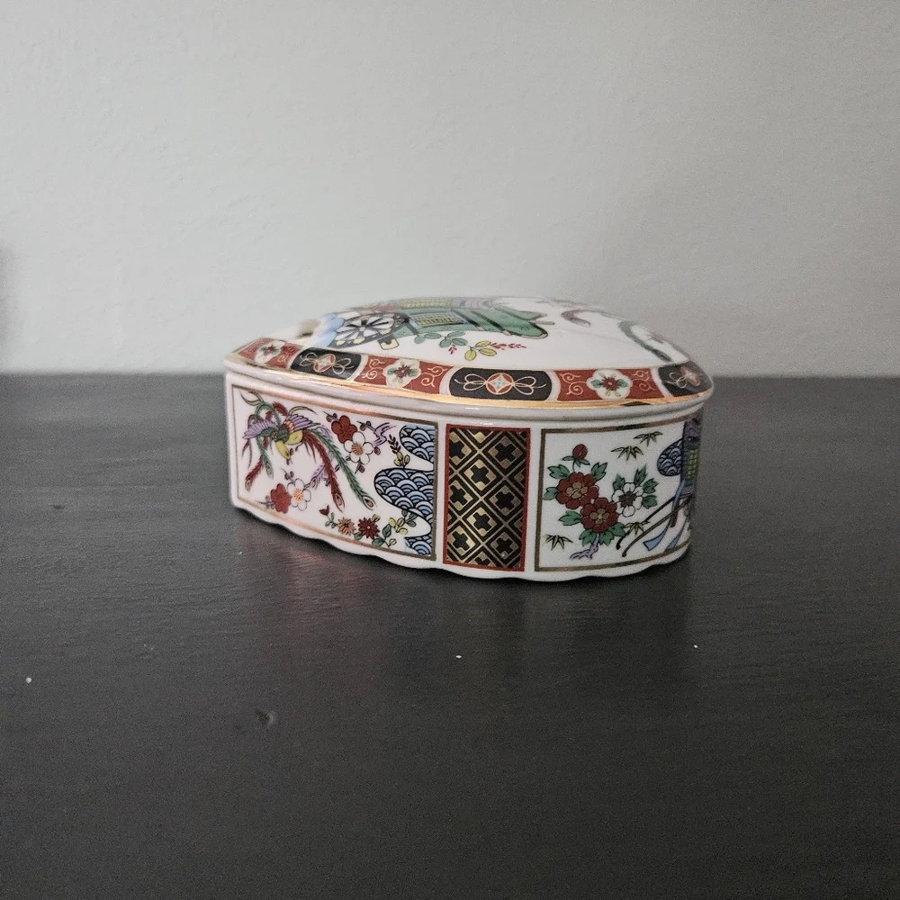 Vintage Japanese Imari Style Heart Shaped Trinket Box